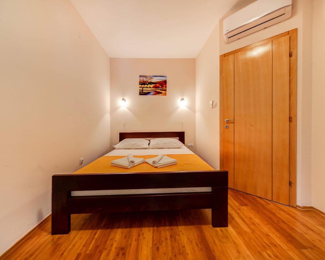 Port Adria Apartments 카메나리 외부 사진