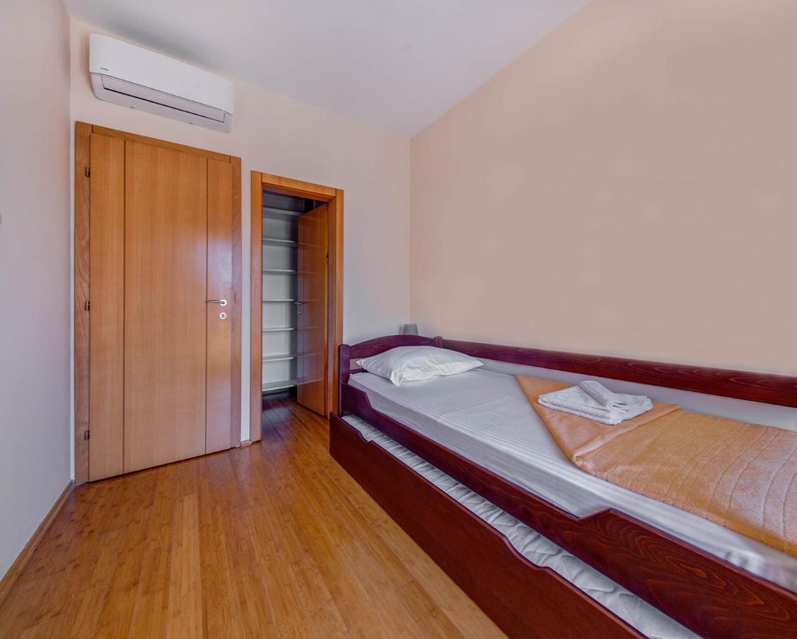 Port Adria Apartments 카메나리 외부 사진