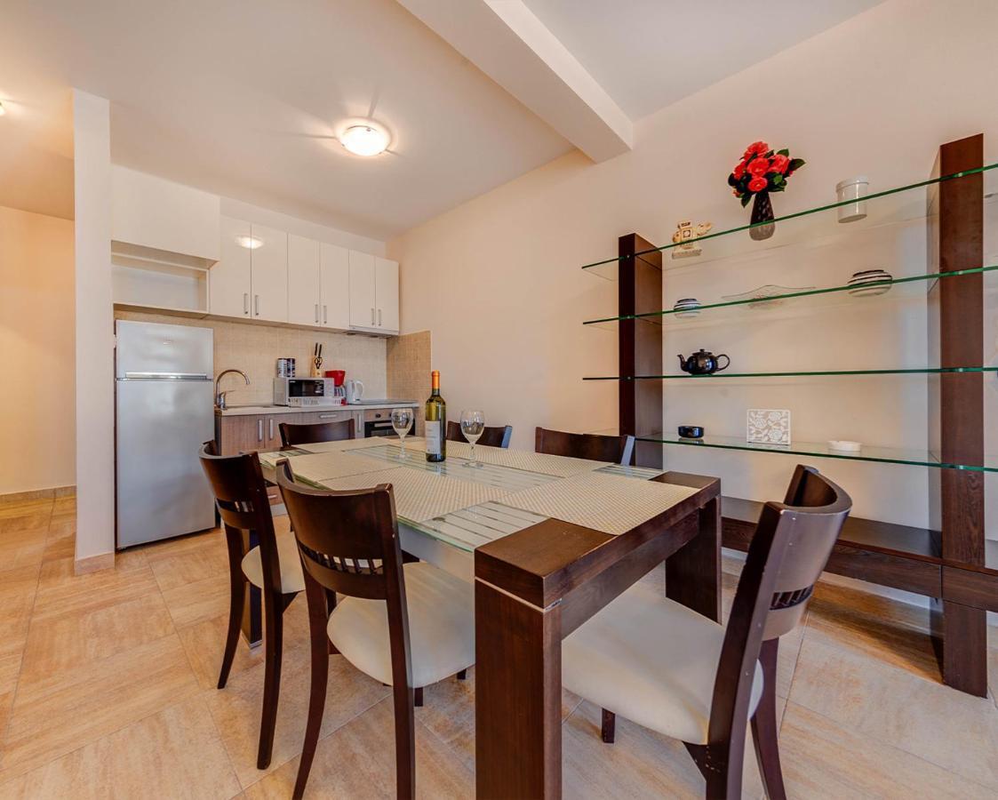 Port Adria Apartments 카메나리 외부 사진