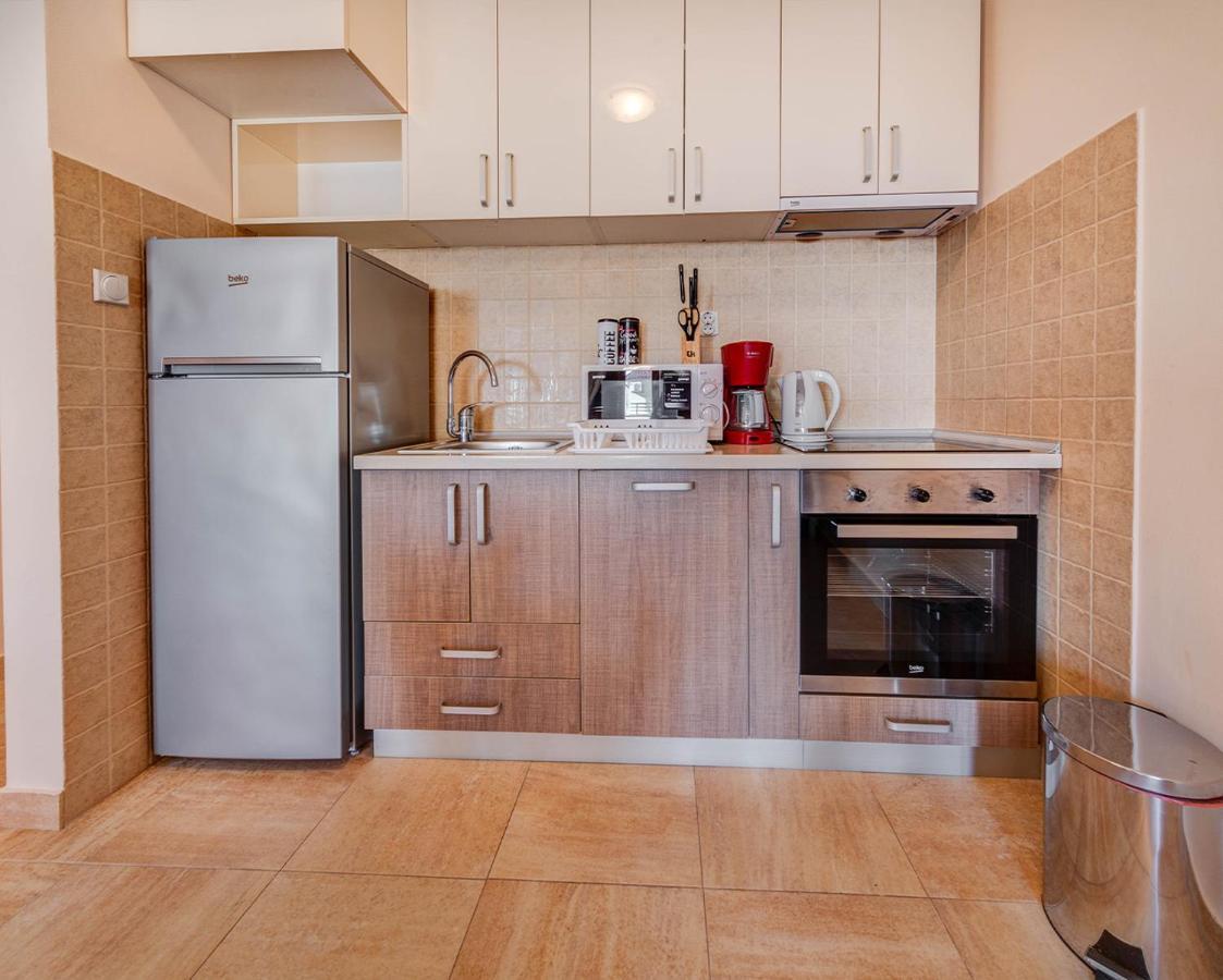 Port Adria Apartments 카메나리 외부 사진