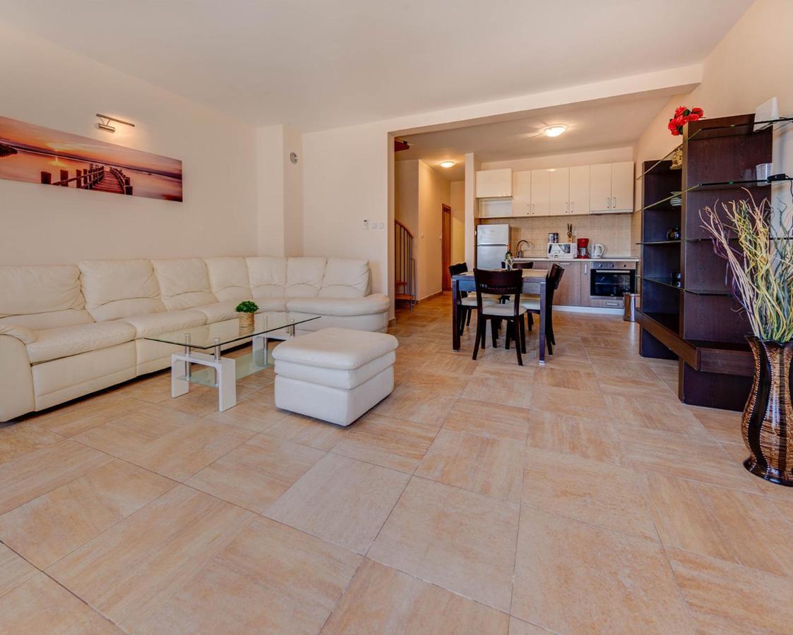 Port Adria Apartments 카메나리 외부 사진