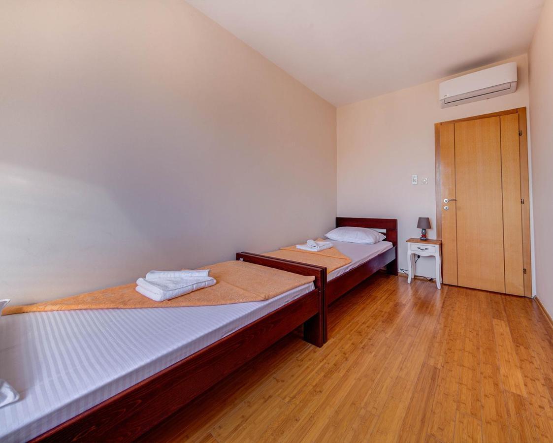 Port Adria Apartments 카메나리 외부 사진