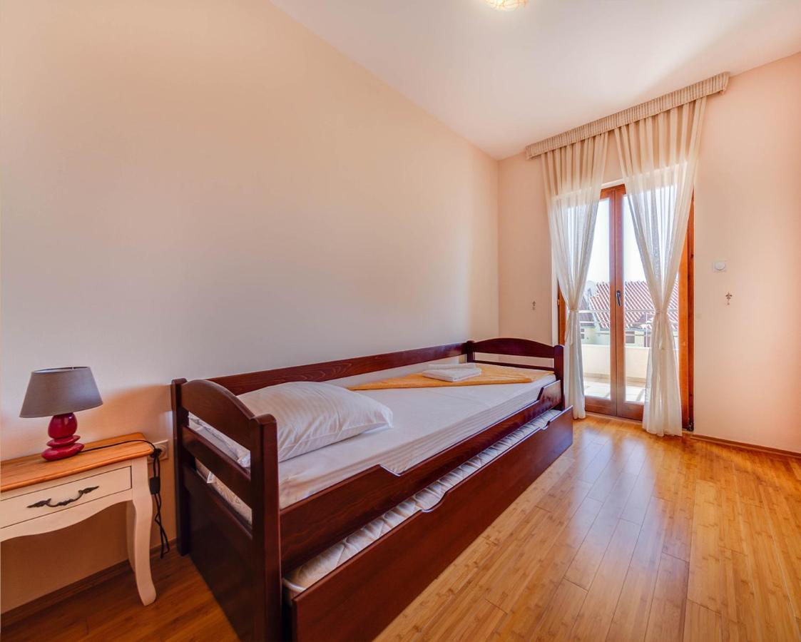 Port Adria Apartments 카메나리 외부 사진
