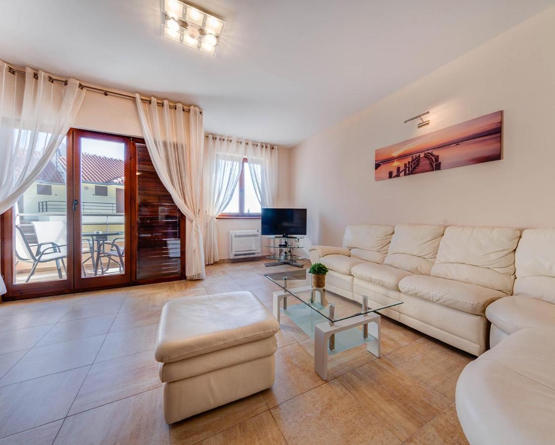 Port Adria Apartments 카메나리 외부 사진